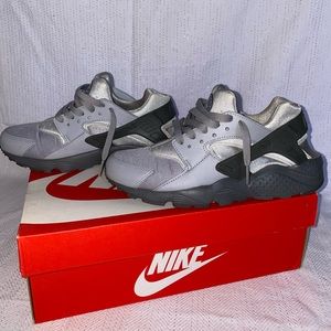 Grey Nike Huarache